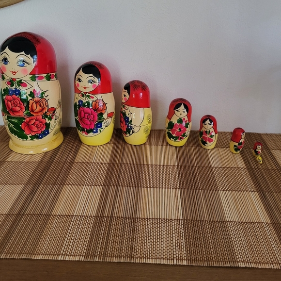 Nesting dolls - Picture 1 of 5